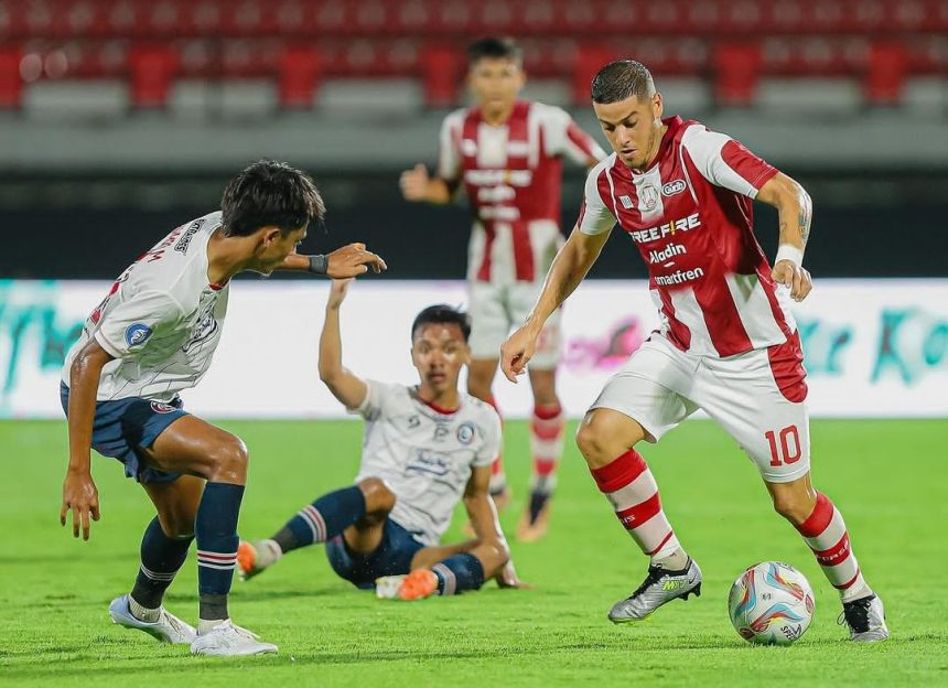 Potret Laga Arema FC Vs Persis Solo