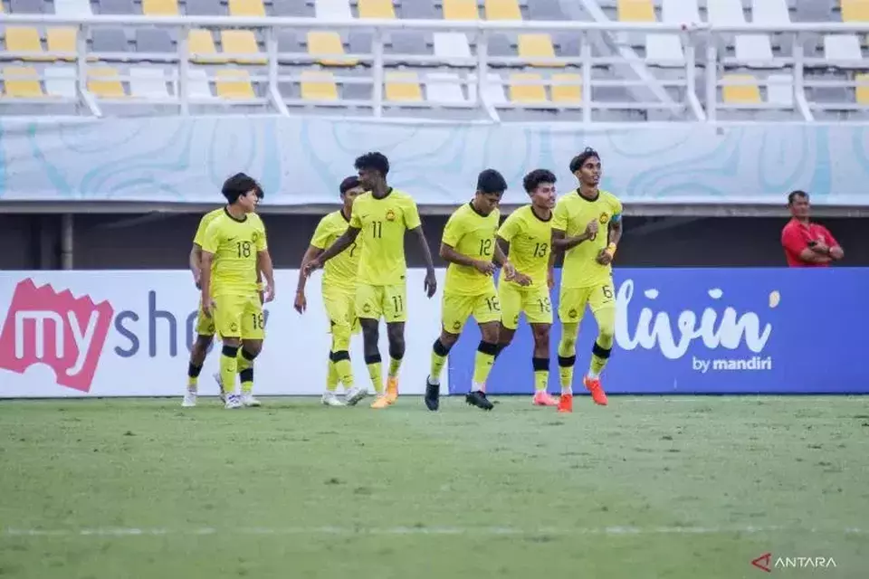 Tim Malaysia U-19 merayakan gol ke gawang Thailand pada laga penyisihan Piala AFF U-19 di Stadion