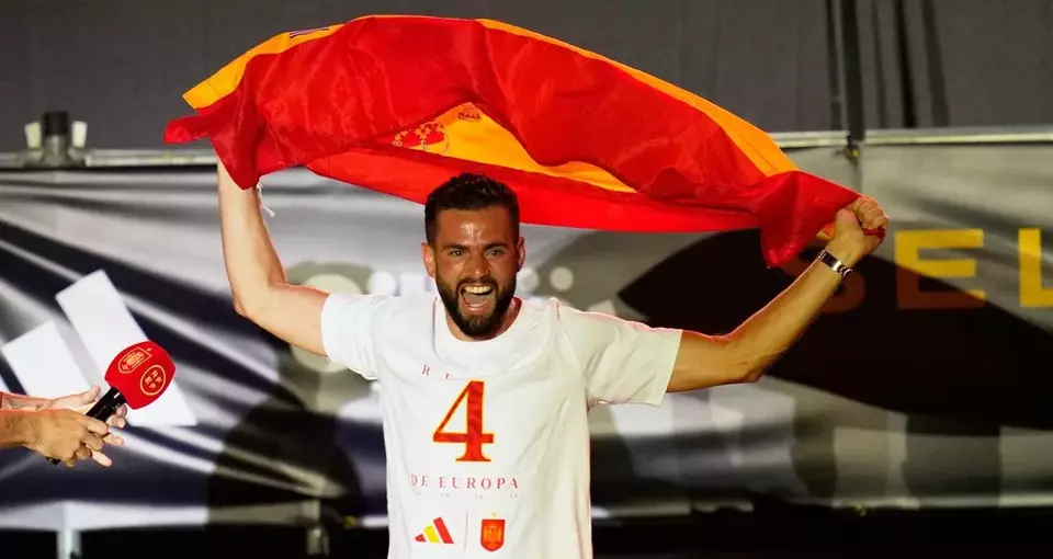 Nacho Fernandez saat merayakan gelar juara Euro 2024 bersama timnas Spanyol.